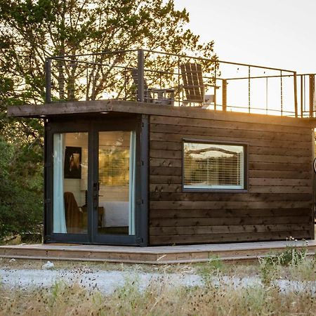 New The Perry Cozy Container Home Fredericksburg Ngoại thất bức ảnh