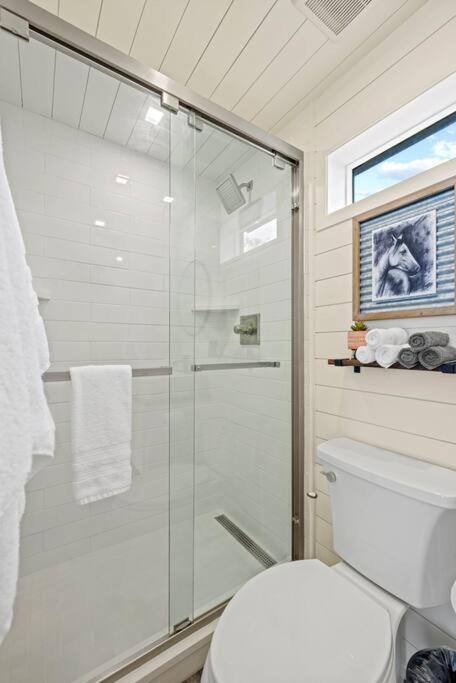 New The Perry Cozy Container Home Fredericksburg Ngoại thất bức ảnh