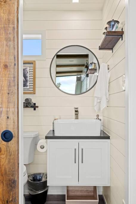 New The Perry Cozy Container Home Fredericksburg Ngoại thất bức ảnh