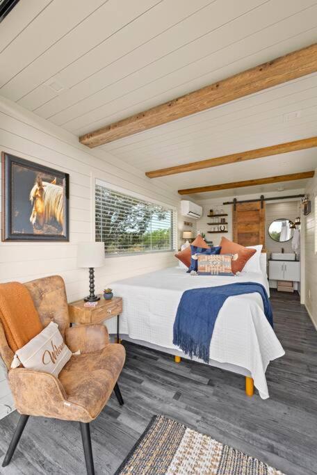 New The Perry Cozy Container Home Fredericksburg Ngoại thất bức ảnh