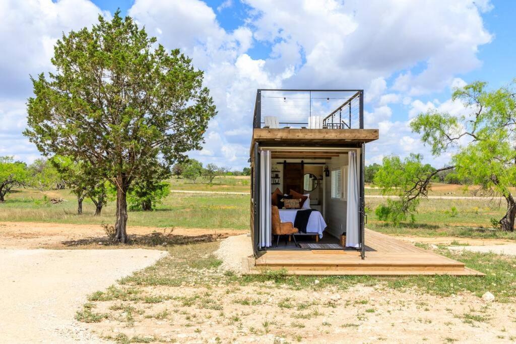 New The Perry Cozy Container Home Fredericksburg Ngoại thất bức ảnh